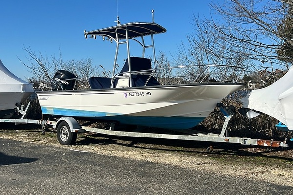 19ft Boston Whaler Yacht For Sale