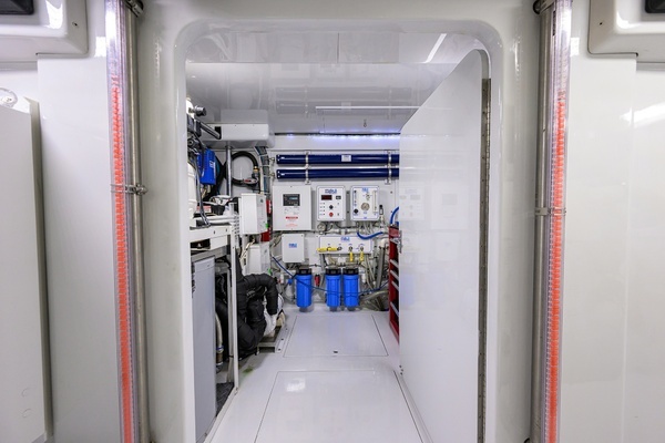 2003 American Custom Yachts 65