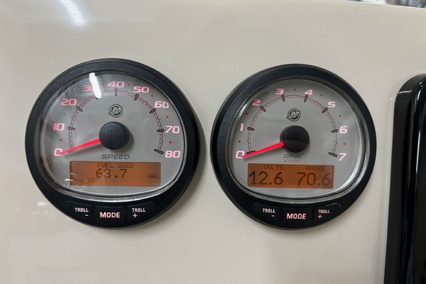 25ft Boston Whaler Yacht For Sale