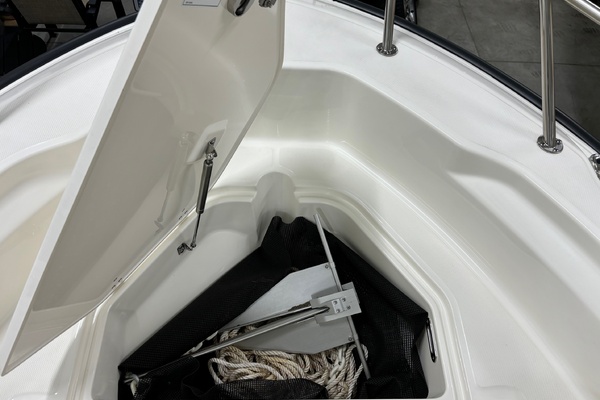 25ft Boston Whaler Yacht For Sale