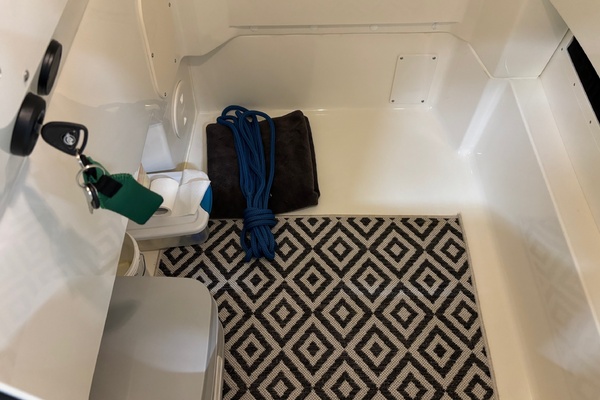 25ft Boston Whaler Yacht For Sale