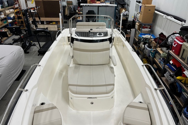 25ft Boston Whaler Yacht For Sale