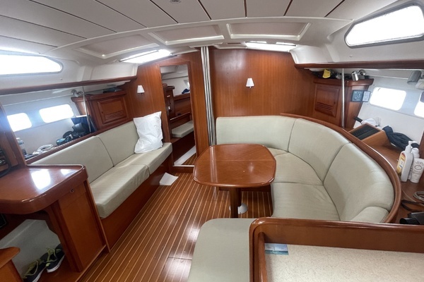 Photo of the 2007 Beneteau 423 "Intuition"