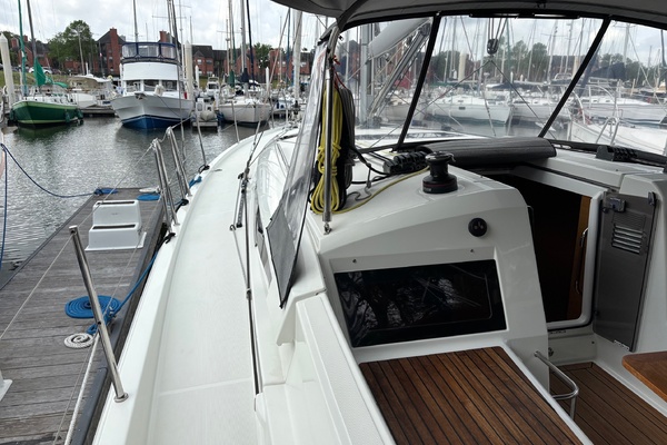 CAVU 44ft Jeanneau Yacht For Sale
