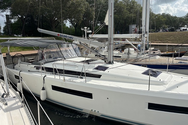 CAVU 44ft Jeanneau Yacht For Sale