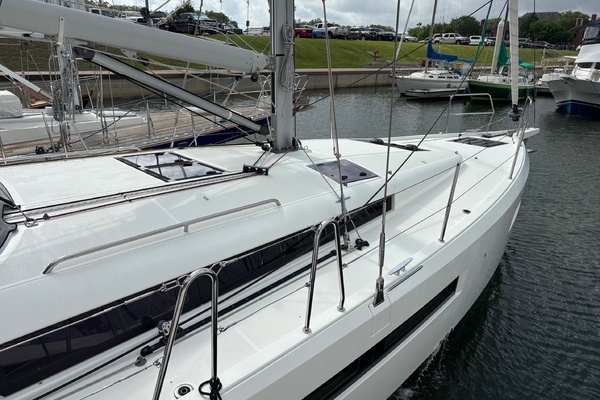 CAVU 44ft Jeanneau Yacht For Sale