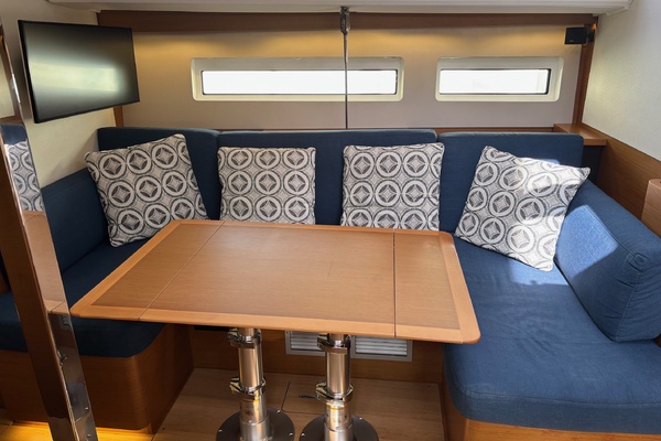 CAVU 44ft Jeanneau Yacht For Sale