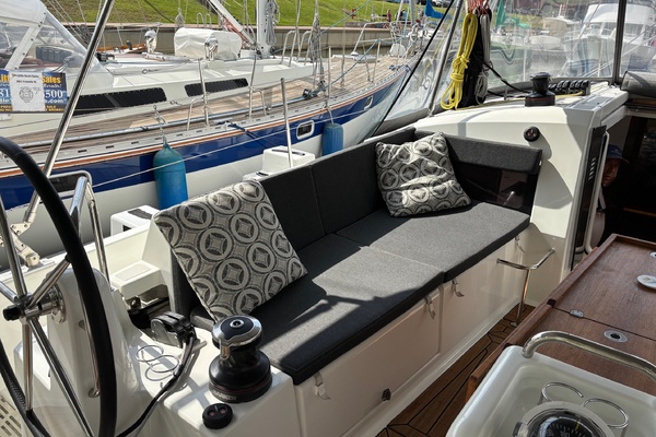 CAVU 44ft Jeanneau Yacht For Sale