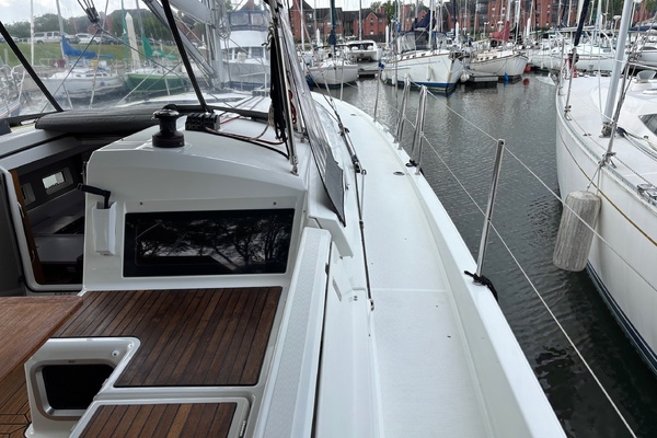 CAVU 44ft Jeanneau Yacht For Sale