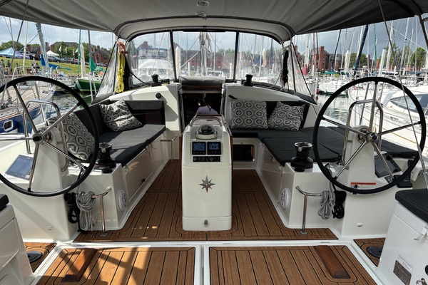 CAVU 44ft Jeanneau Yacht For Sale