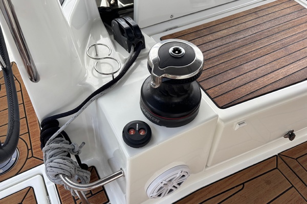 CAVU 44ft Jeanneau Yacht For Sale