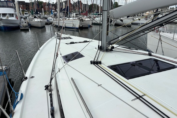CAVU 44ft Jeanneau Yacht For Sale