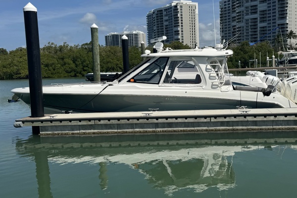 2024 Boston Whaler 380 Realm