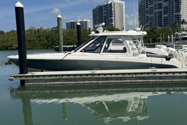 2024 Boston Whaler 380 Realm