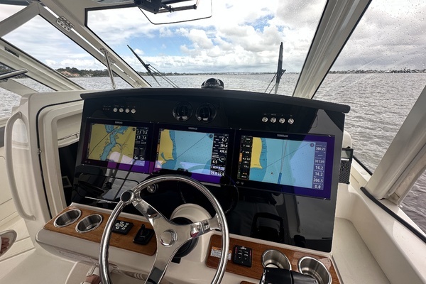 2024 Boston Whaler 38