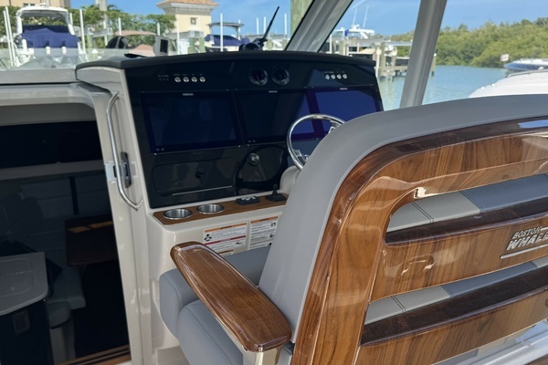 2024 Boston Whaler 38