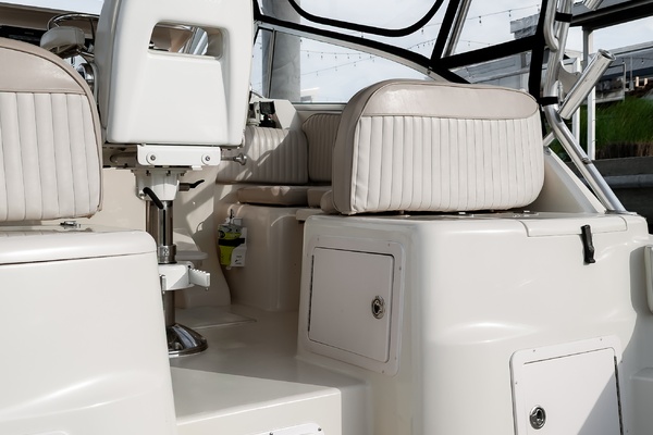 33ft Grady White Yacht For Sale