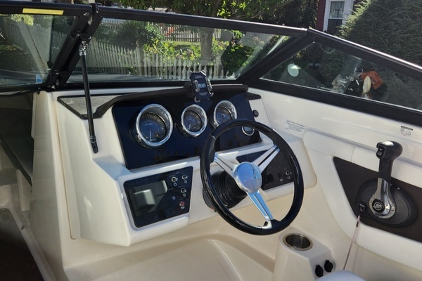 Photo of the 2019 Sea Ray 190 SPX