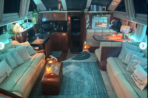 44ft Carver Yacht For Sale