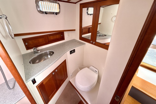 SANTORINI 37ft Duffy Yacht For Sale