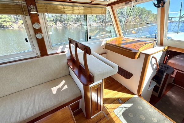 SANTORINI 37ft Duffy Yacht For Sale