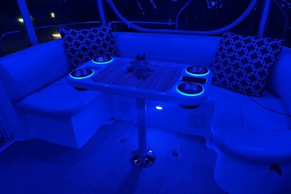 2001 Cruisers Yachts 46