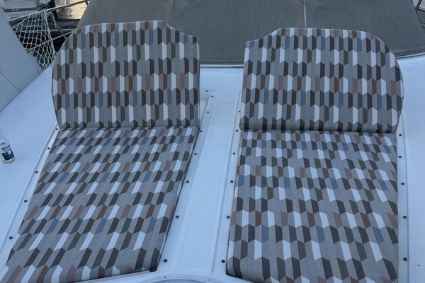 2001 Cruisers Yachts 46