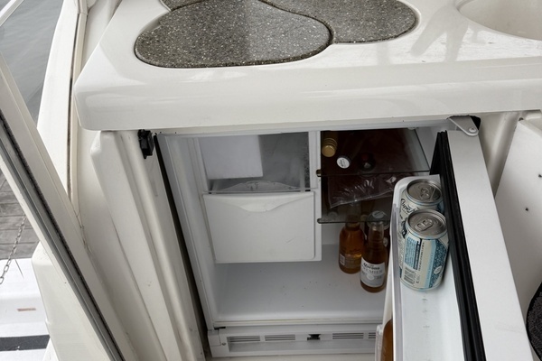 2001 Cruisers Yachts 46