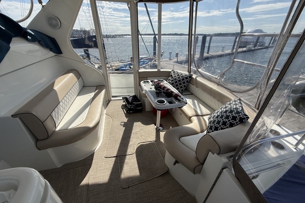 2001 Cruisers Yachts 46