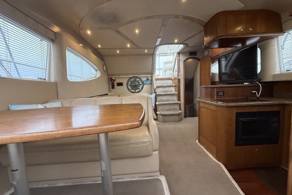 2001 Cruisers Yachts 46