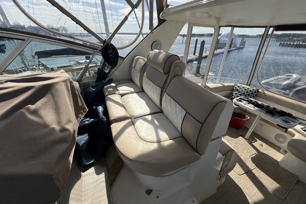 2001 Cruisers Yachts 46