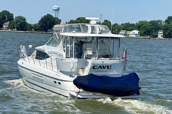 2001 Cruisers Yachts 46