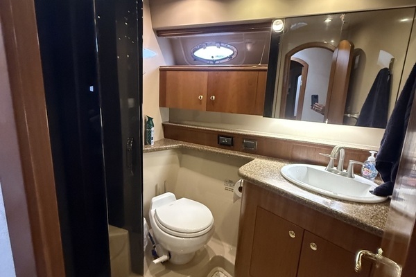 2001 Cruisers Yachts 46