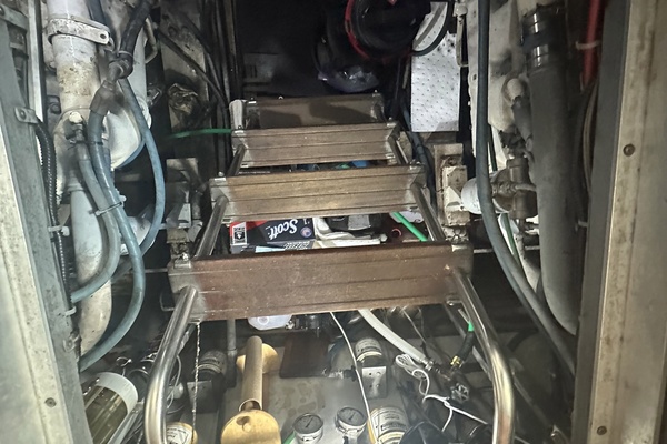 Bugsy 43ft Hatteras Yacht For Sale