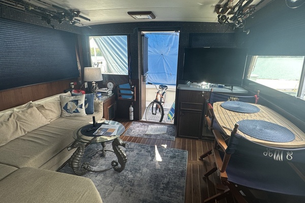Bugsy 43ft Hatteras Yacht For Sale