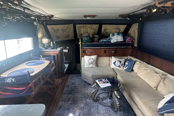 Bugsy 43ft Hatteras Yacht For Sale