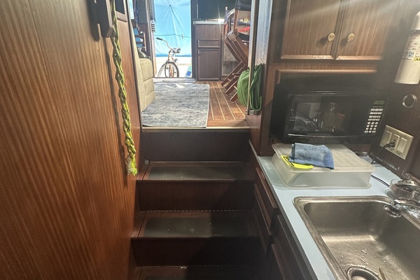 Bugsy 43ft Hatteras Yacht For Sale