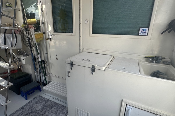 Bugsy 43ft Hatteras Yacht For Sale