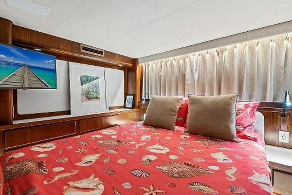 TOP GUN 70ft Hatteras Yacht For Sale