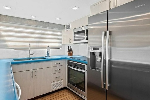 TOP GUN 70ft Hatteras Yacht For Sale