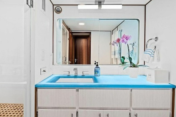 TOP GUN 70ft Hatteras Yacht For Sale