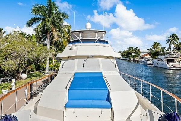 TOP GUN 70ft Hatteras Yacht For Sale