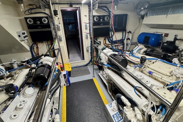 TOP GUN 70ft Hatteras Yacht For Sale