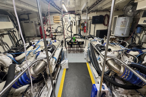 TOP GUN 70ft Hatteras Yacht For Sale