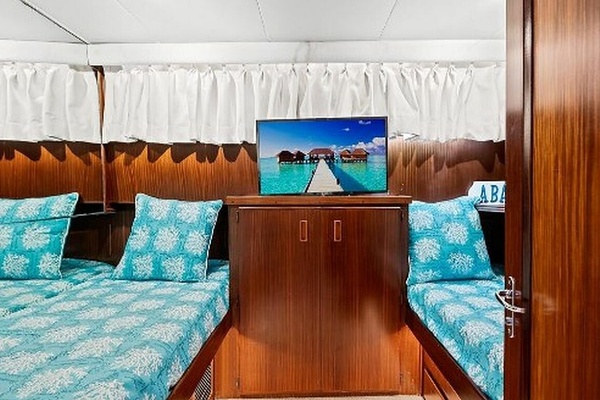 TOP GUN 70ft Hatteras Yacht For Sale