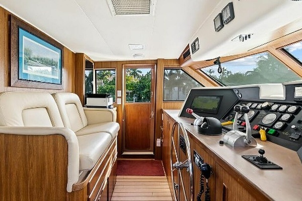 TOP GUN 70ft Hatteras Yacht For Sale