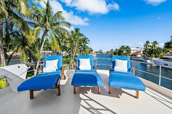 TOP GUN 70ft Hatteras Yacht For Sale