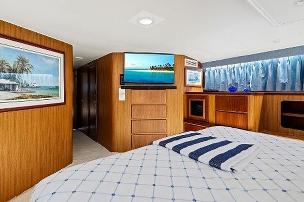 TOP GUN 70ft Hatteras Yacht For Sale