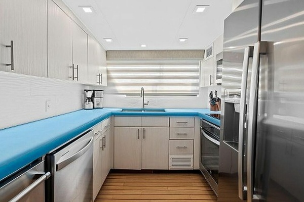 TOP GUN 70ft Hatteras Yacht For Sale