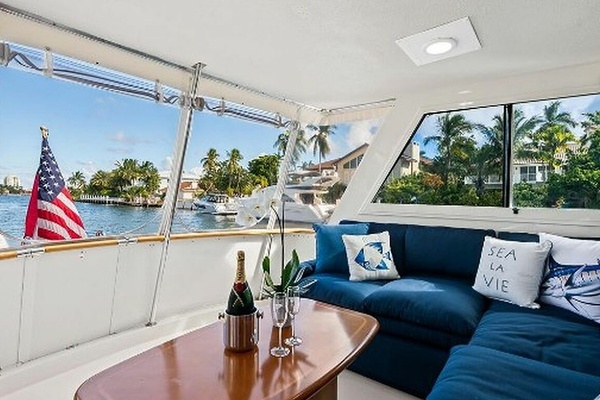 TOP GUN 70ft Hatteras Yacht For Sale
